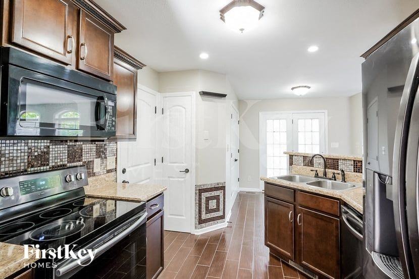 2203 Killington Dr - Photo 6 of 16