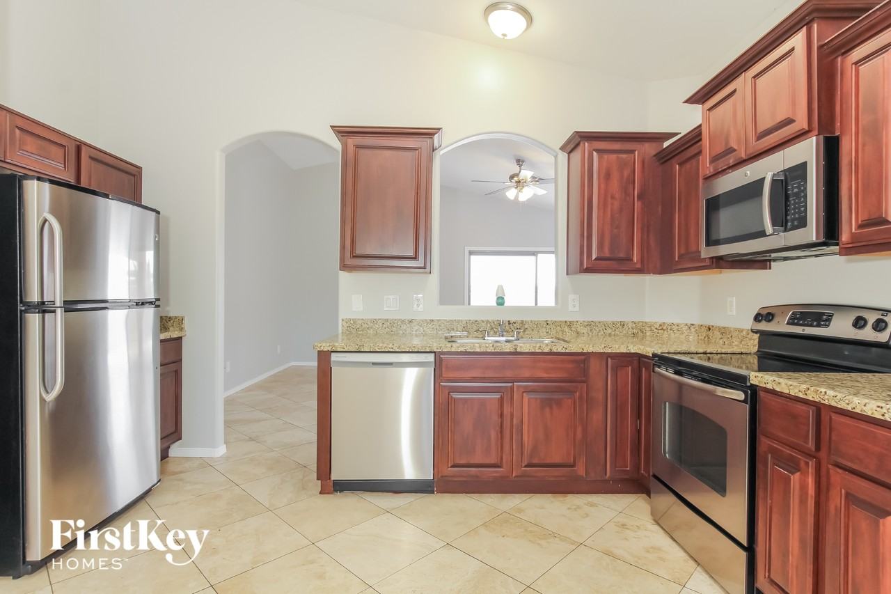 1491 S 171st Ln - Photo 5 of 15