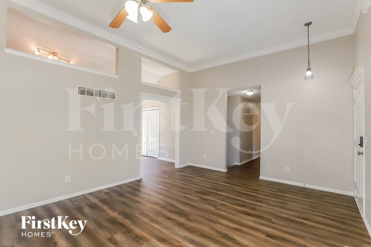 11623 N Windsor Ave - Photo 2 of 19