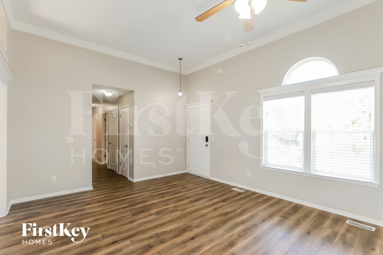 11623 N Windsor Ave - Photo 3 of 19