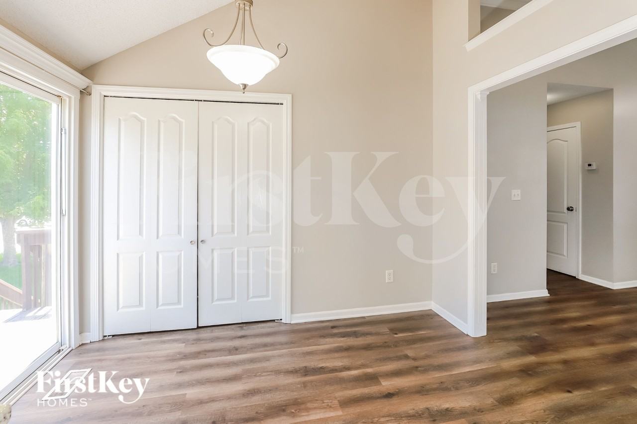 11623 N Windsor Ave - Photo 7 of 19