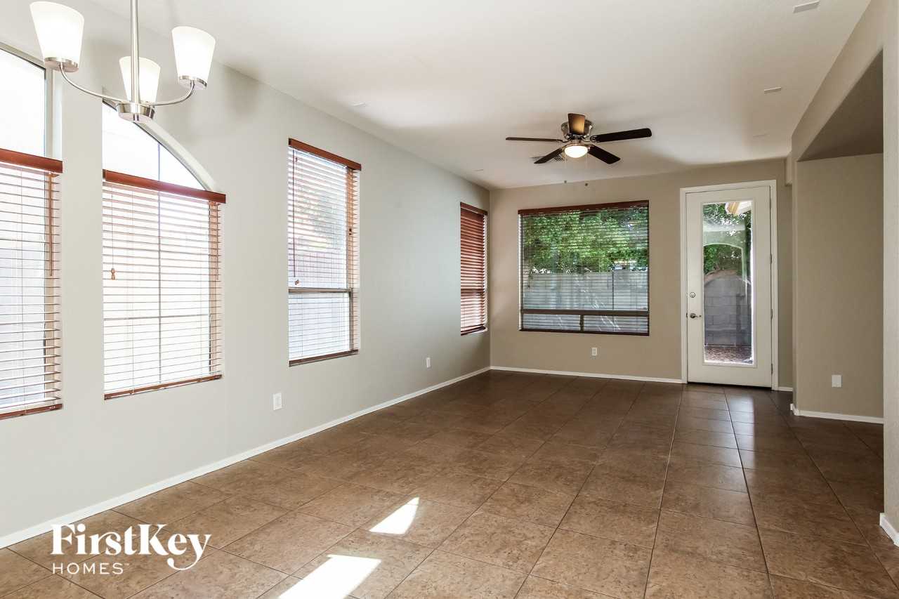 1848 E Dunbar Dr - Photo 3 of 15