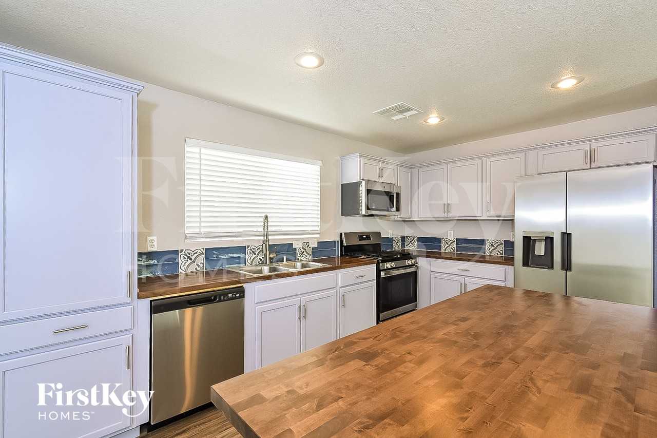11101 Okeefe Ct - Photo 6 of 15
