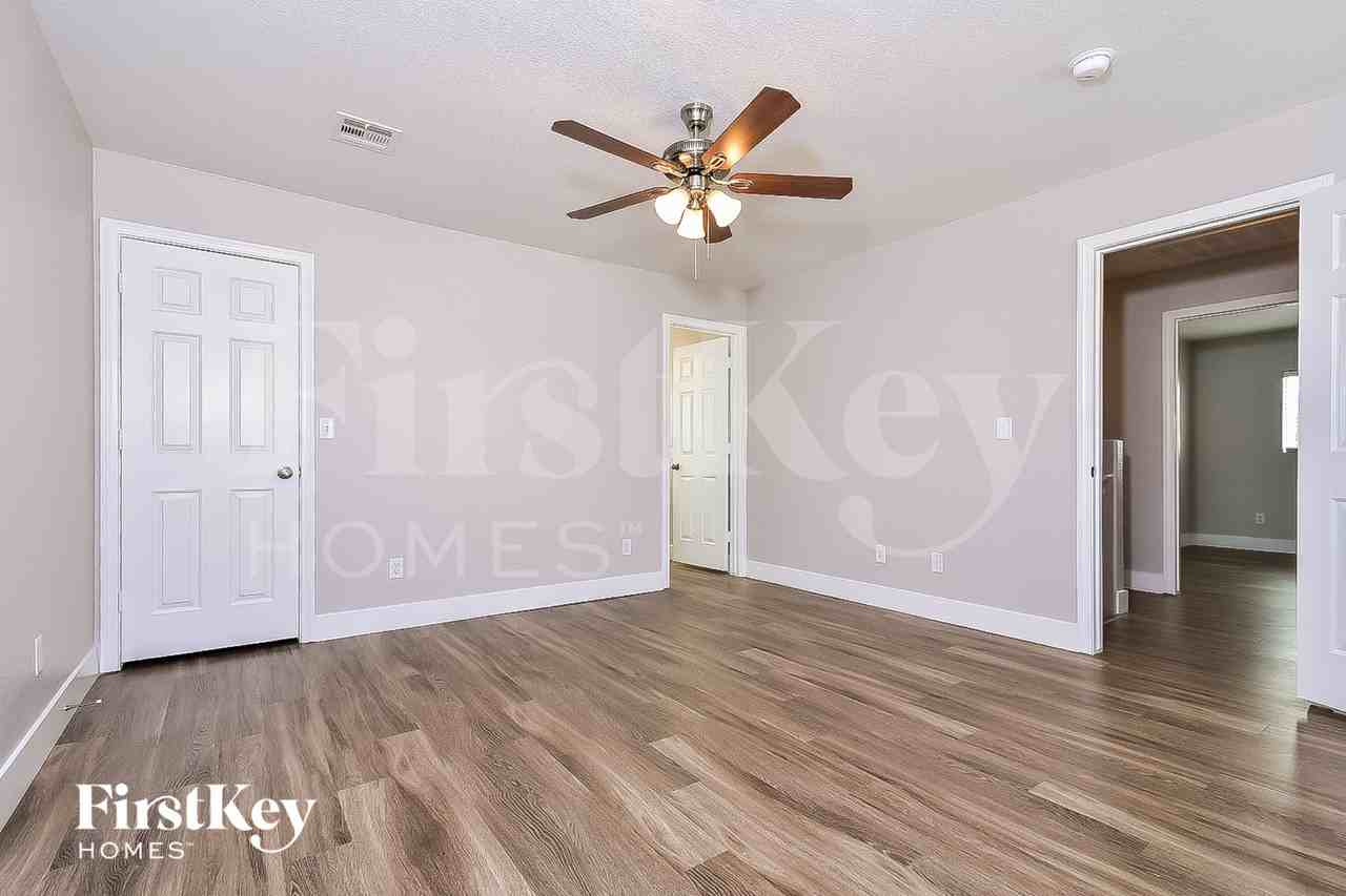 11101 Okeefe Ct - Photo 7 of 15