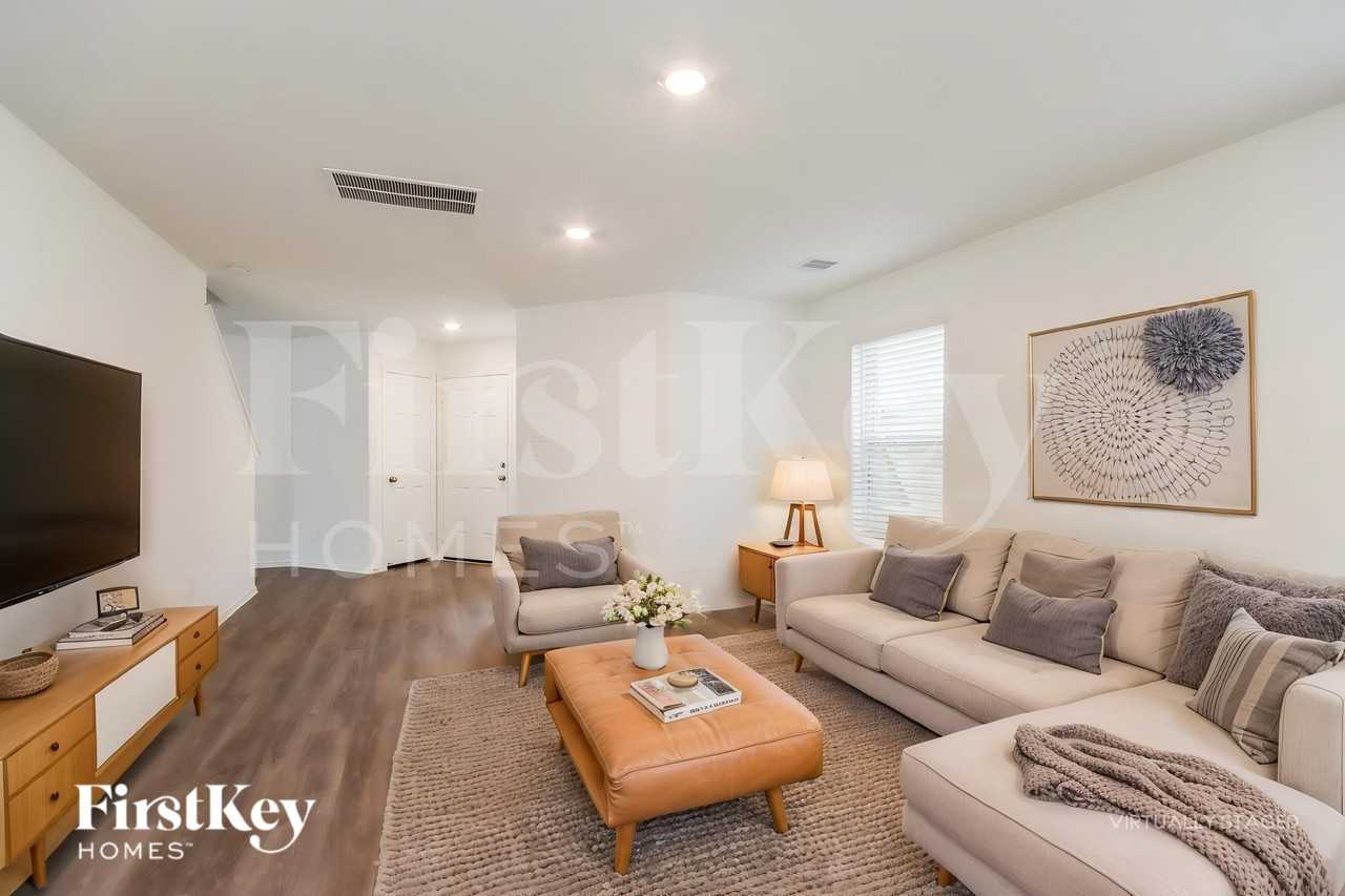 3731 Solanum Dr - Photo 4 of 19