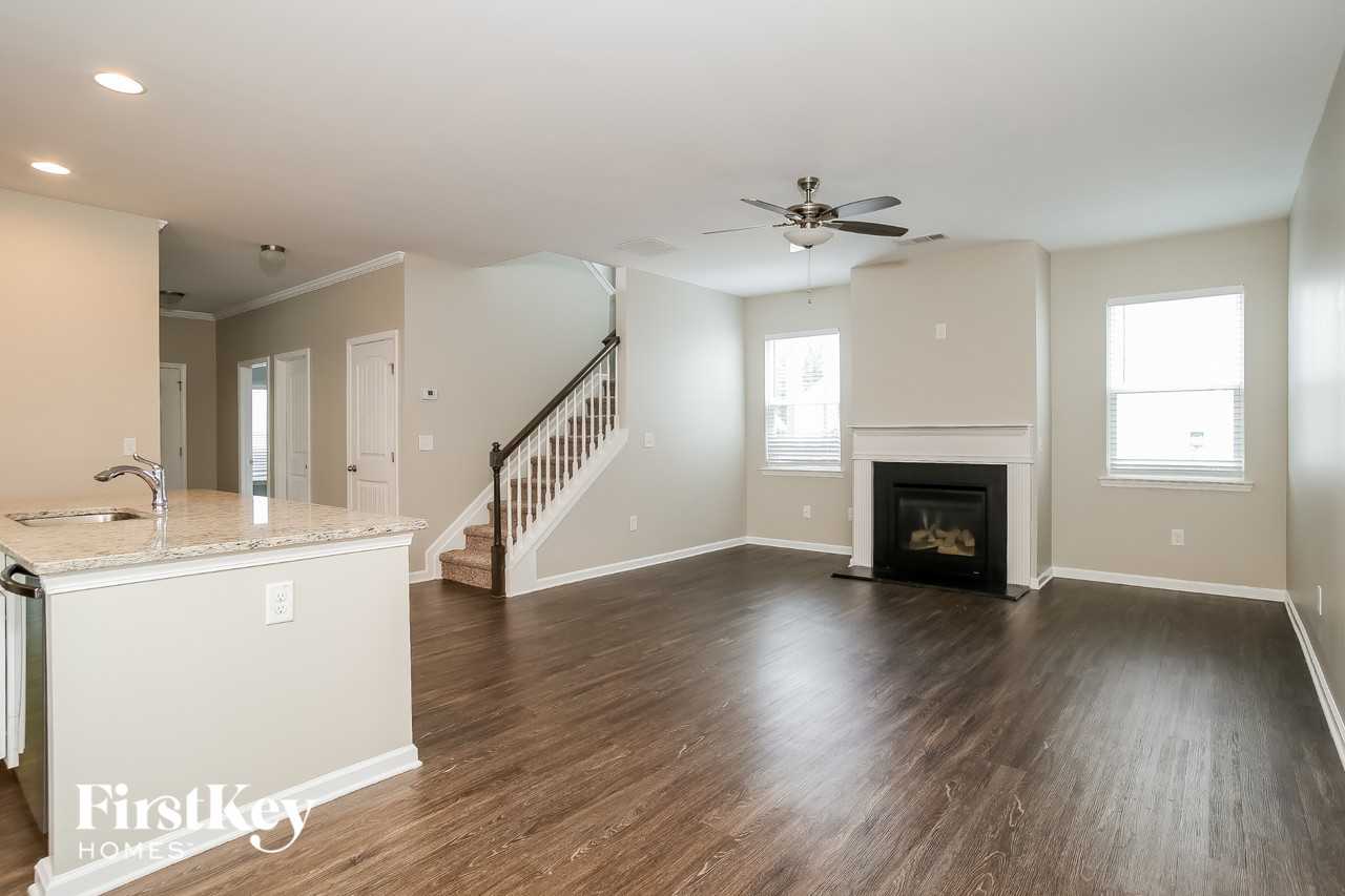 327 Stoney Hollow Rd - Photo 2 of 15