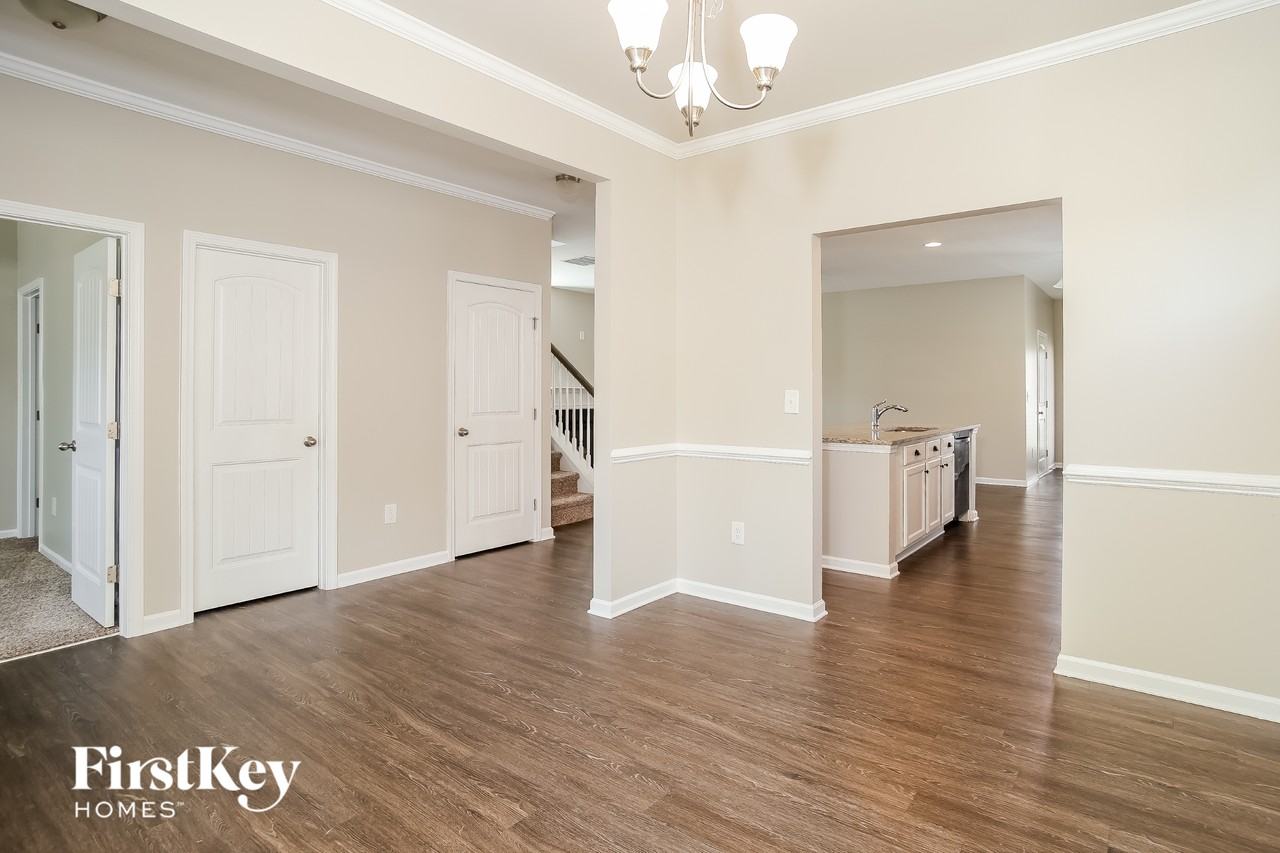 327 Stoney Hollow Rd - Photo 4 of 15