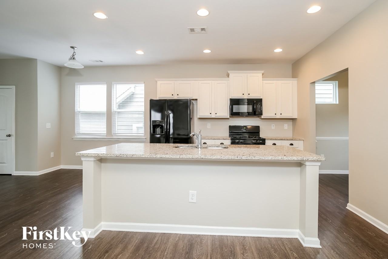 327 Stoney Hollow Rd - Photo 5 of 15