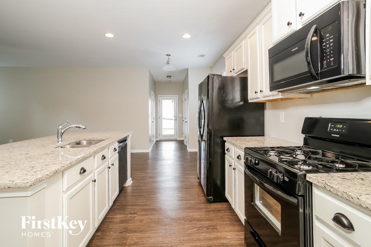 327 Stoney Hollow Rd - Photo 6 of 15