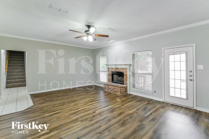 6733 Lucas Ln - Photo 3 of 15