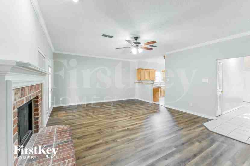 6733 Lucas Ln - Photo 4 of 15