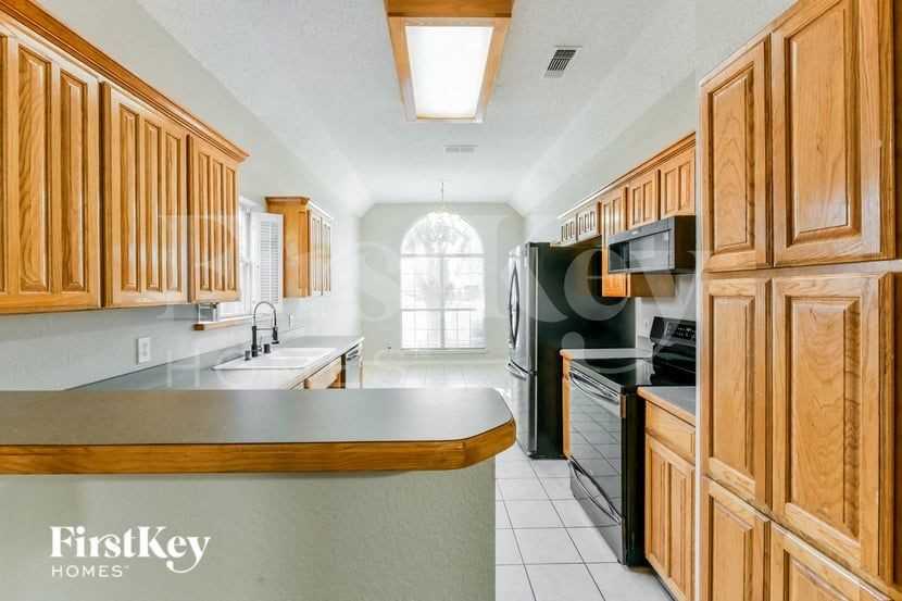 6733 Lucas Ln - Photo 6 of 15