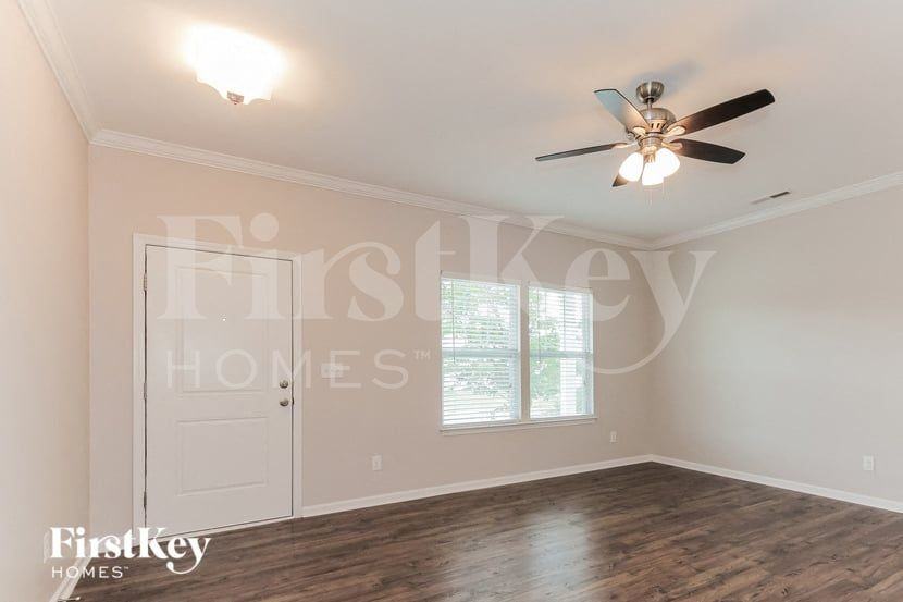 3815 Streamside Dr - Photo 3 of 15