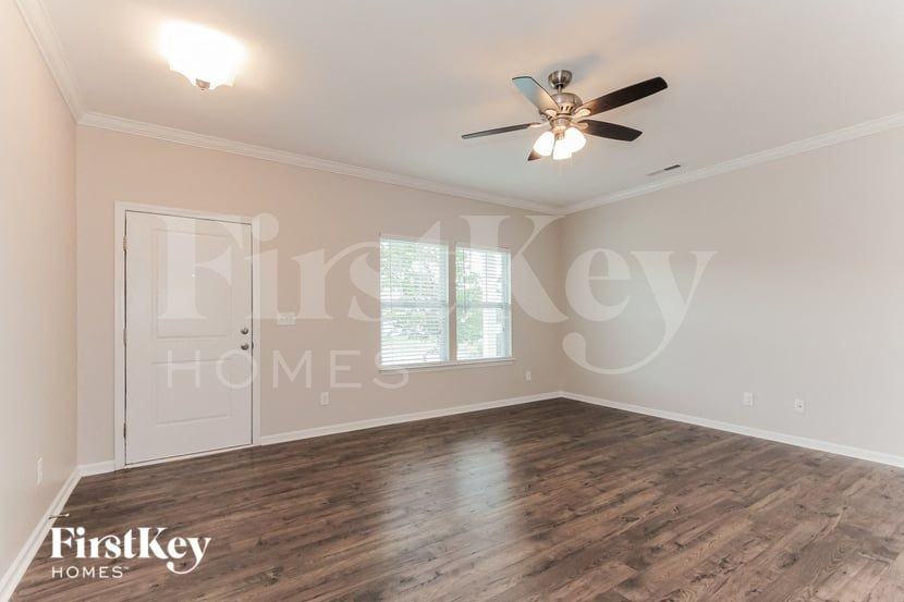 3815 Streamside Dr - Photo 4 of 15