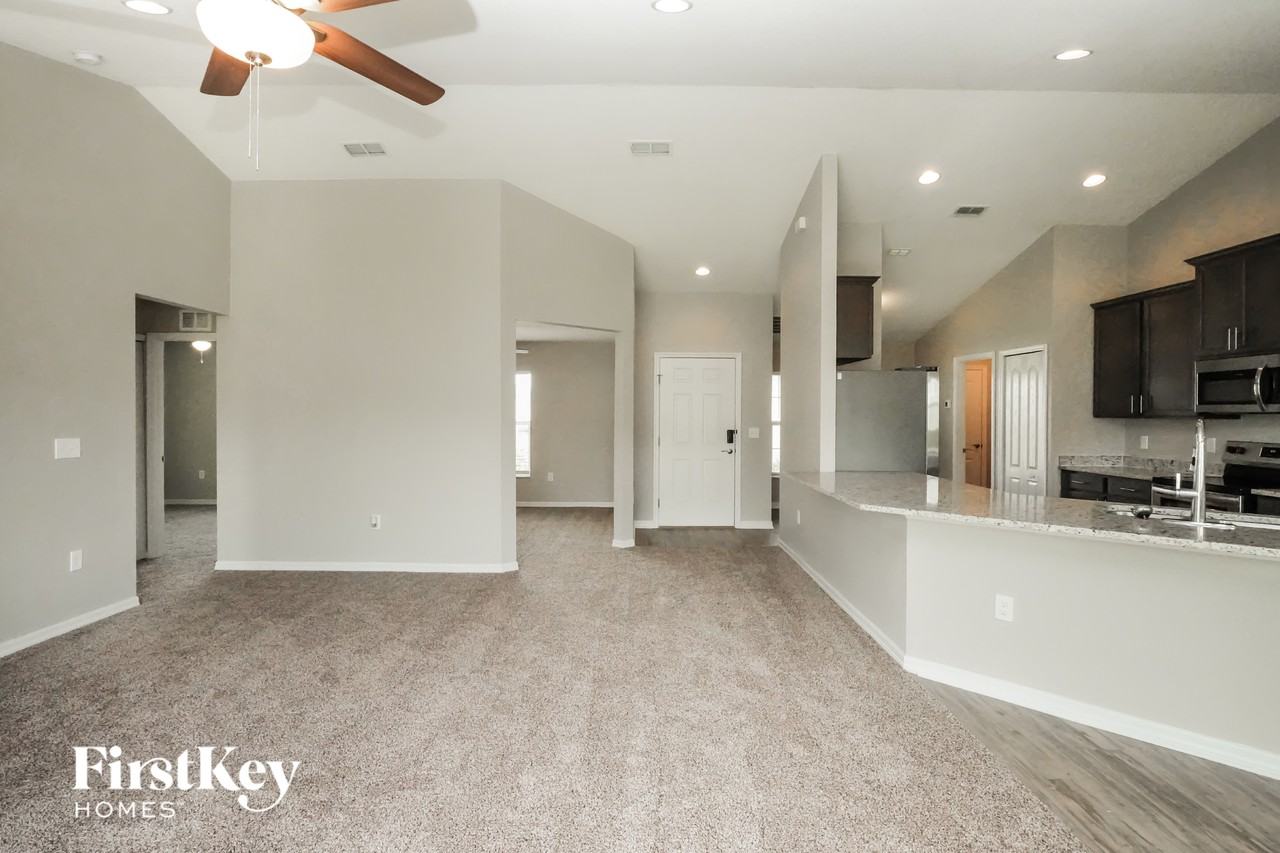 444 Lanham Dr - Photo 2 of 15