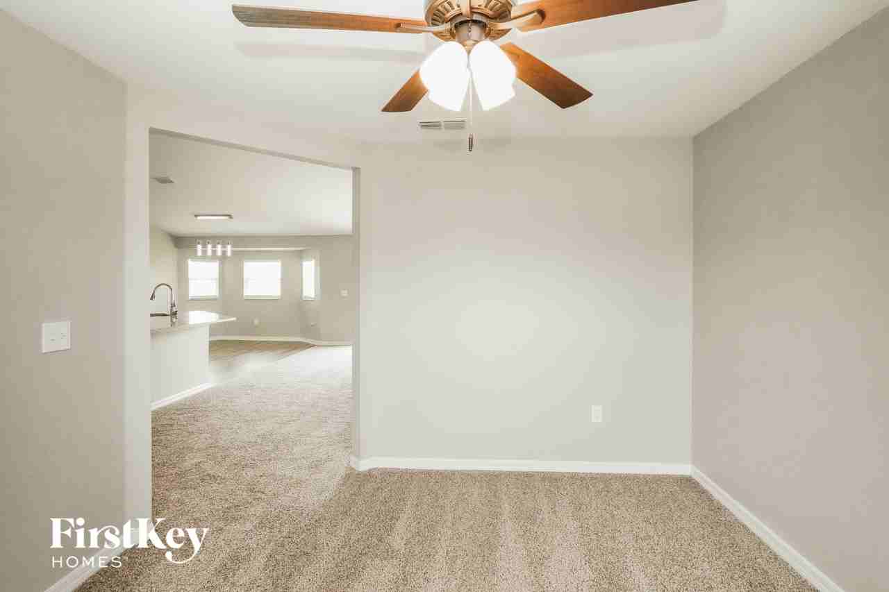 444 Lanham Dr - Photo 4 of 15