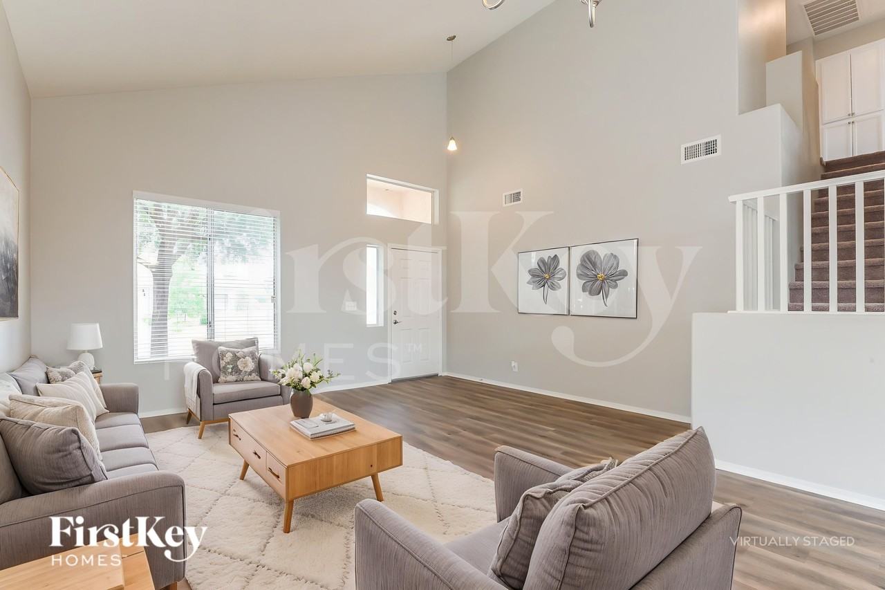 1573 Alpine Hills Ave - Photo 4 of 18
