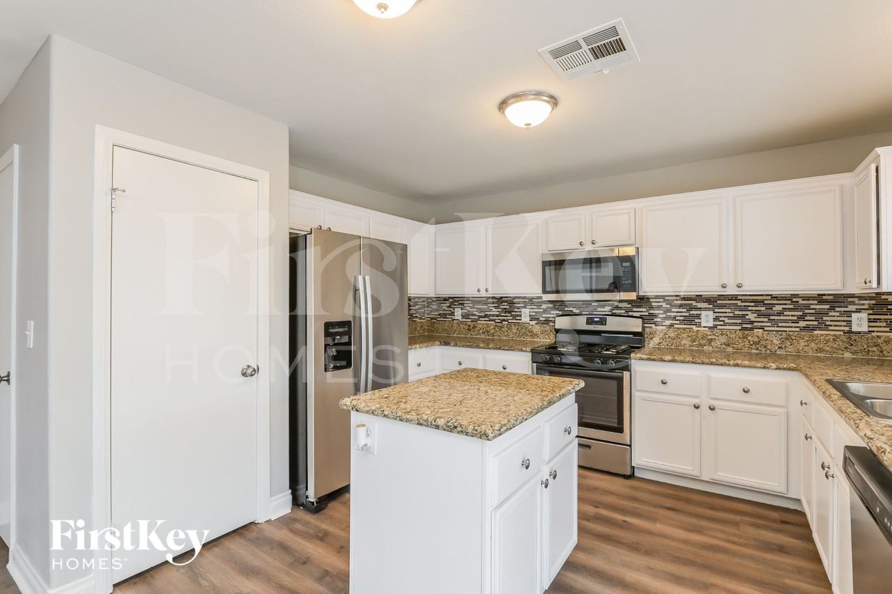 1573 Alpine Hills Ave - Photo 7 of 18