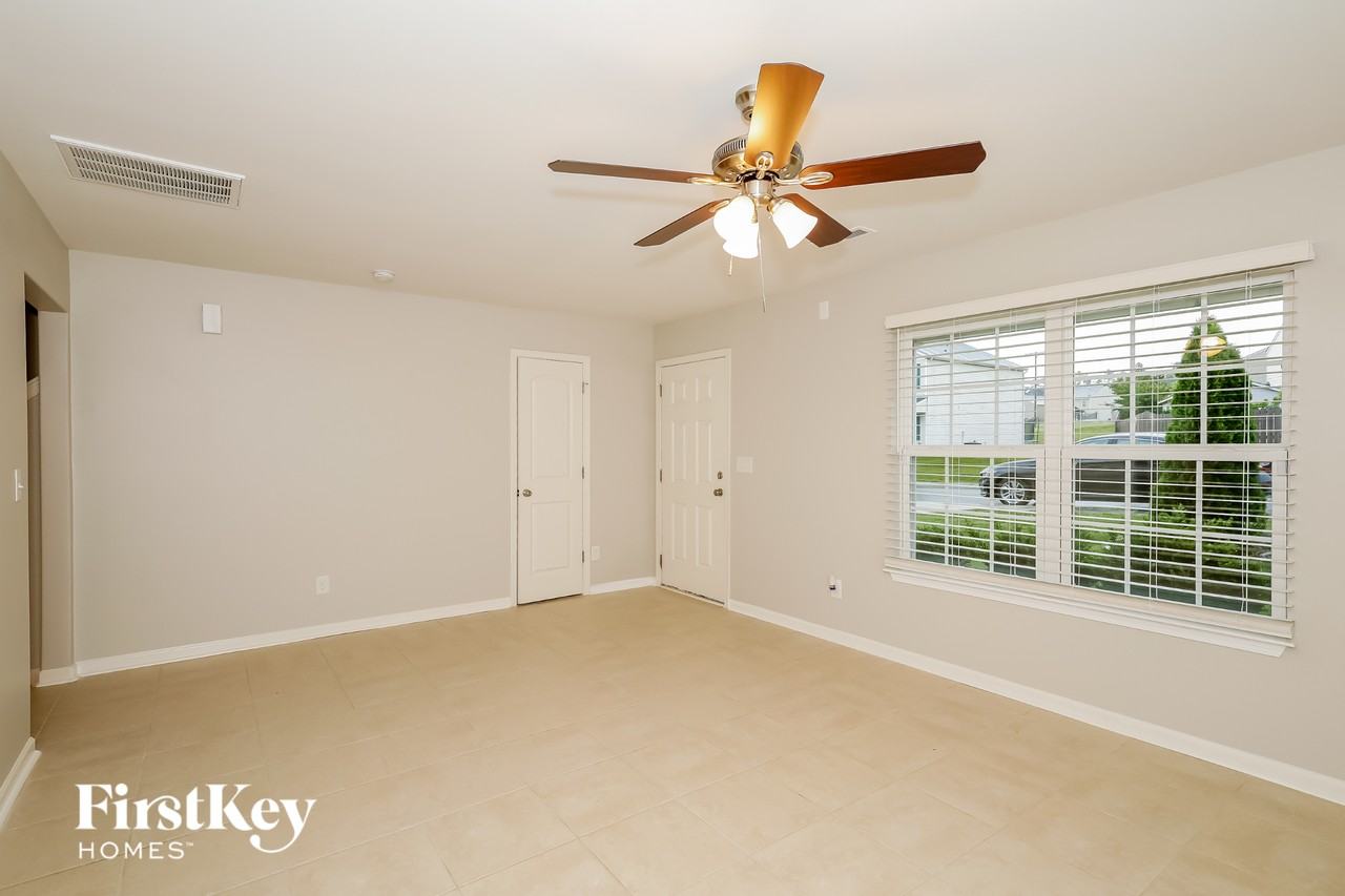 913 Bolivia Dr - Photo 3 of 15