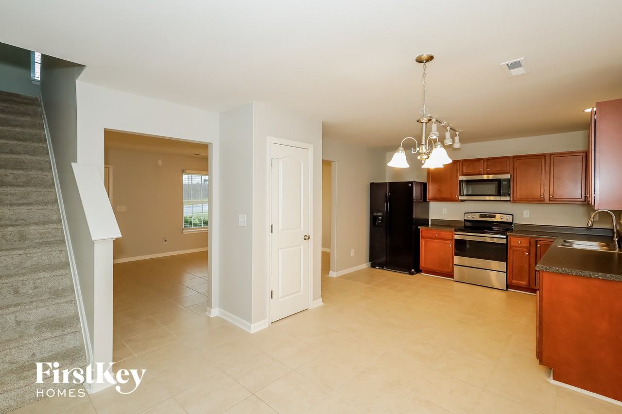 913 Bolivia Dr - Photo 5 of 15