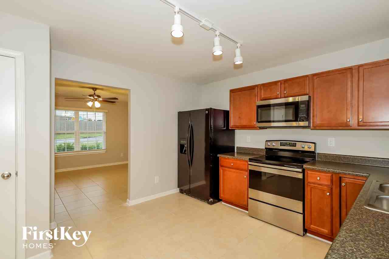 913 Bolivia Dr - Photo 6 of 15