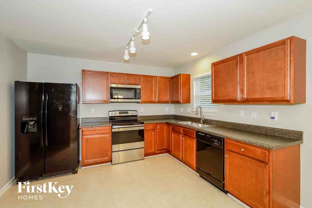 913 Bolivia Dr - Photo 7 of 15