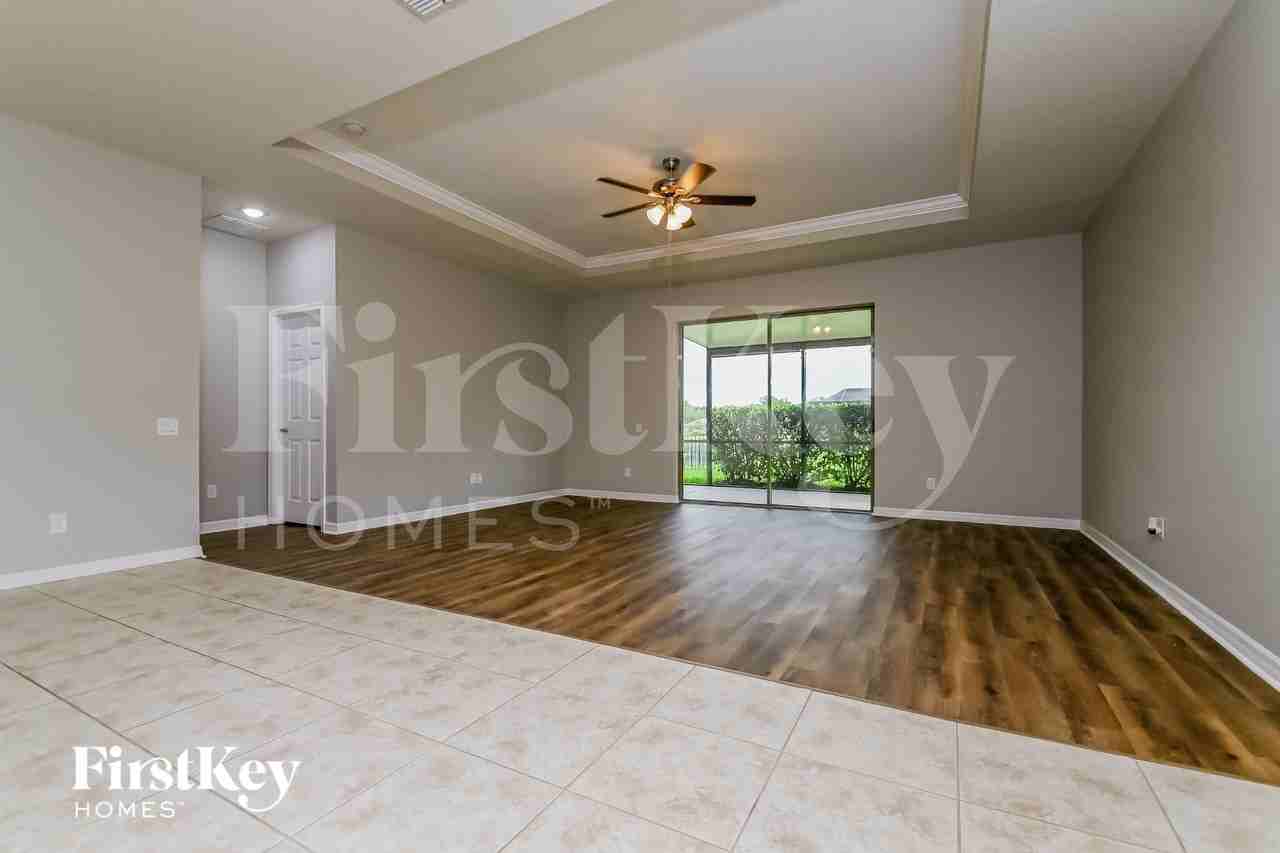 11197 58th Street Cir E - Photo 2 of 15