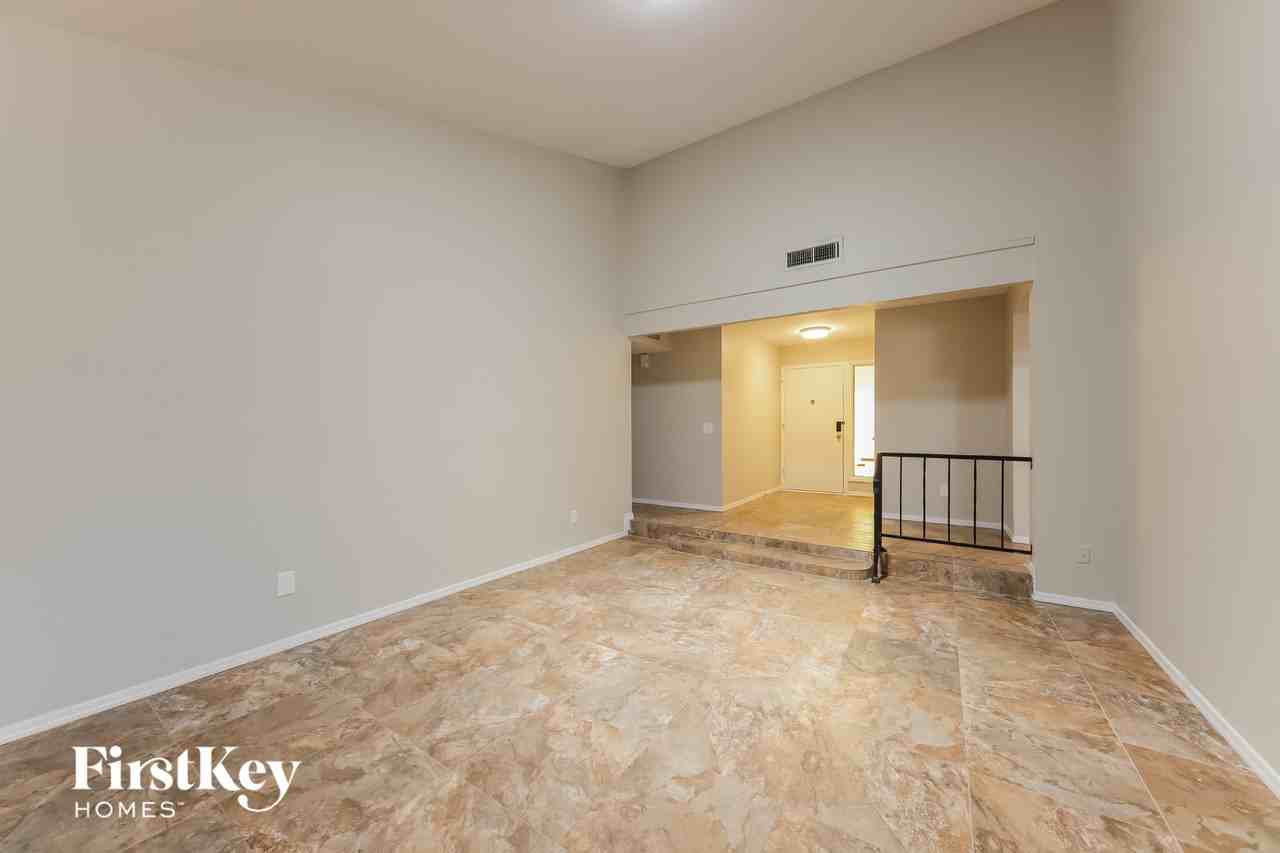 3533 W Phelps Rd - Photo 5 of 15
