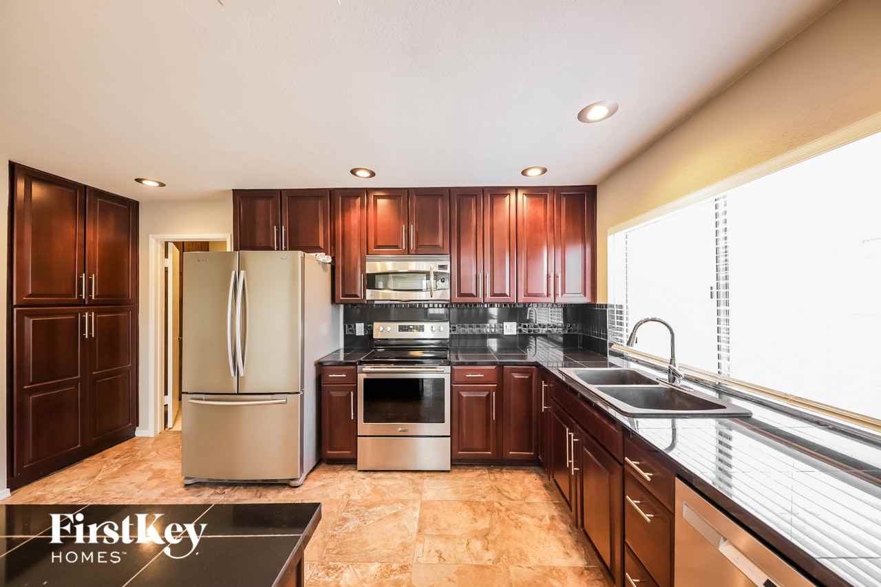 3533 W Phelps Rd - Photo 6 of 15