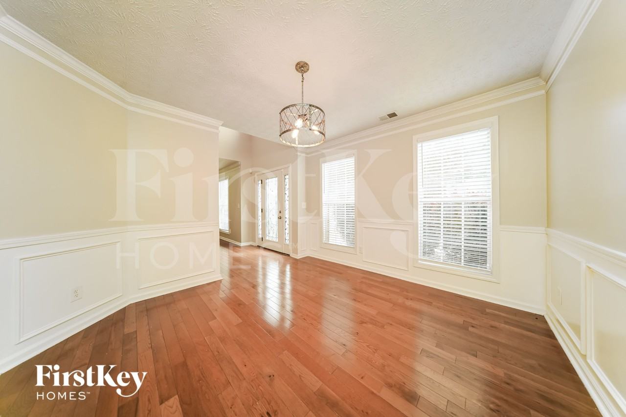 9093 Ashton Rd - Photo 4 of 15