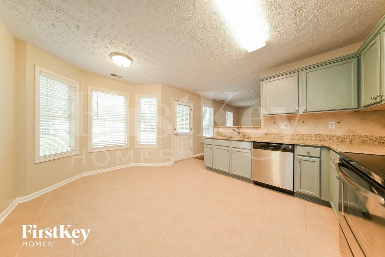 9093 Ashton Rd - Photo 5 of 15