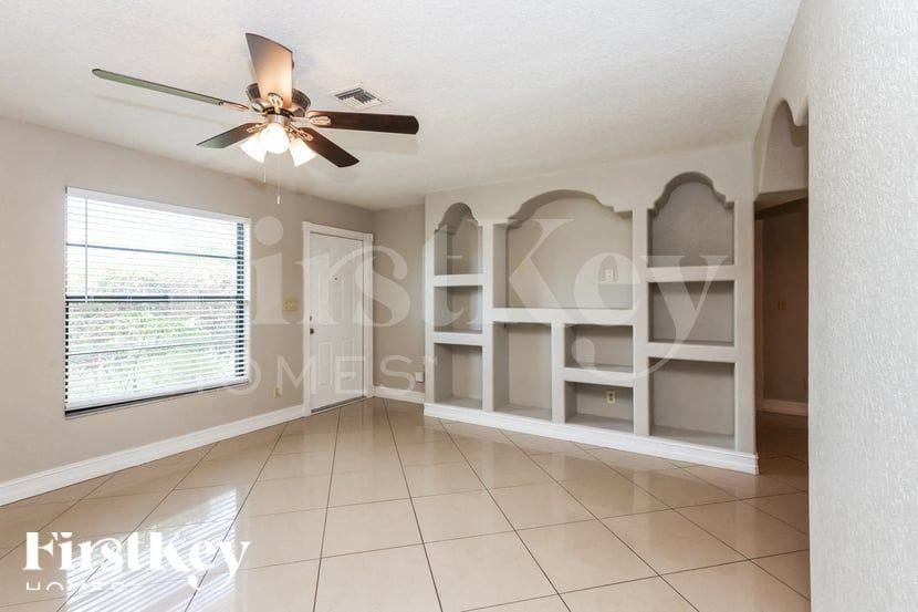 1105 Arthur Ave - Photo 3 of 15