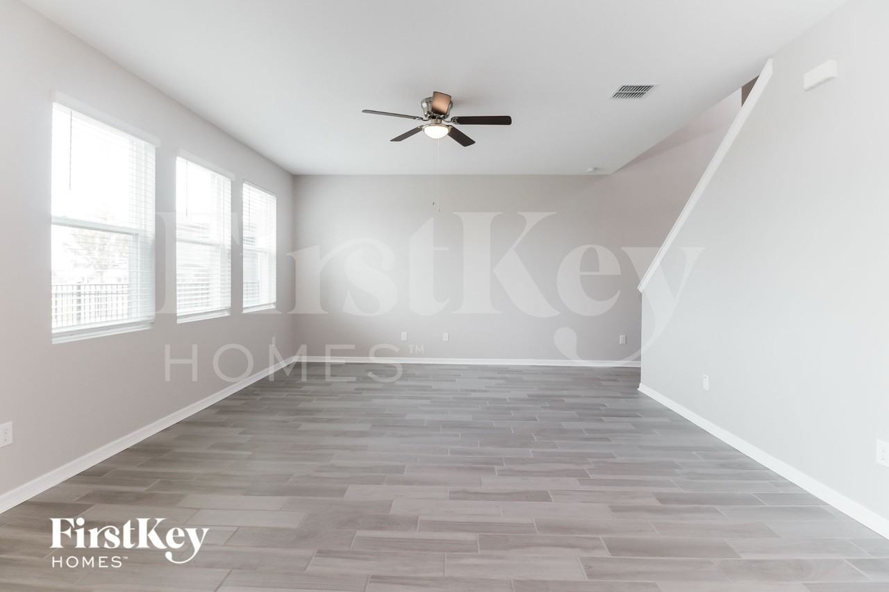34088 White Fountain Ct - Photo 3 of 15