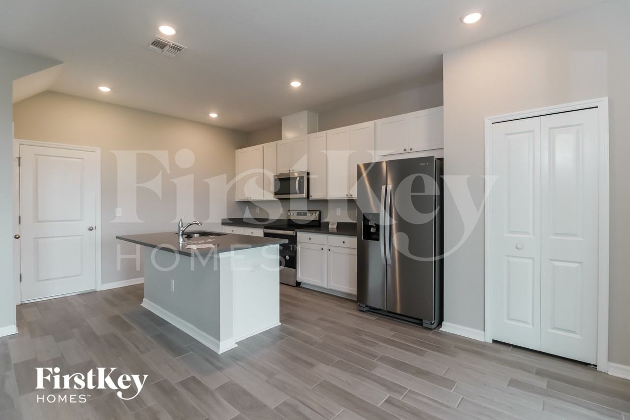 34088 White Fountain Ct - Photo 6 of 15