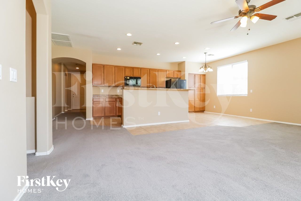 7708 S 68th Dr - Photo 4 of 15