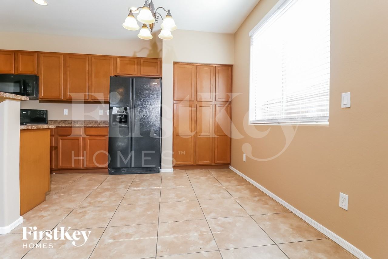7708 S 68th Dr - Photo 5 of 15
