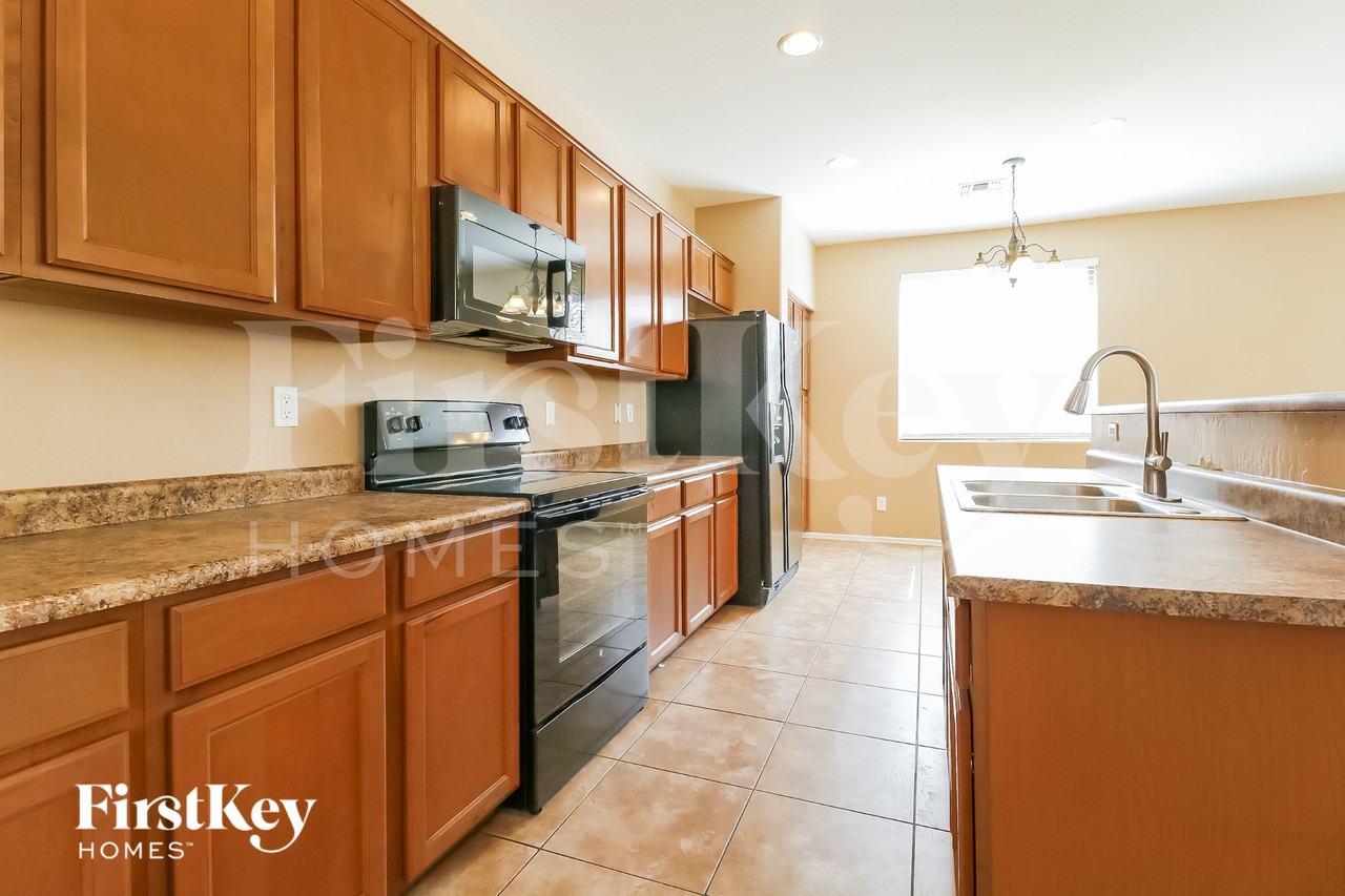 7708 S 68th Dr - Photo 6 of 15