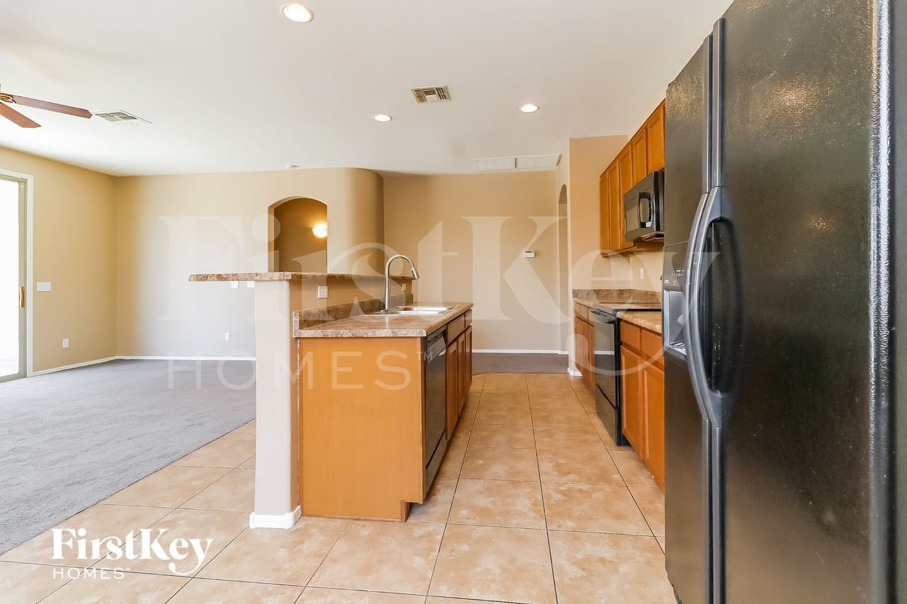 7708 S 68th Dr - Photo 7 of 15