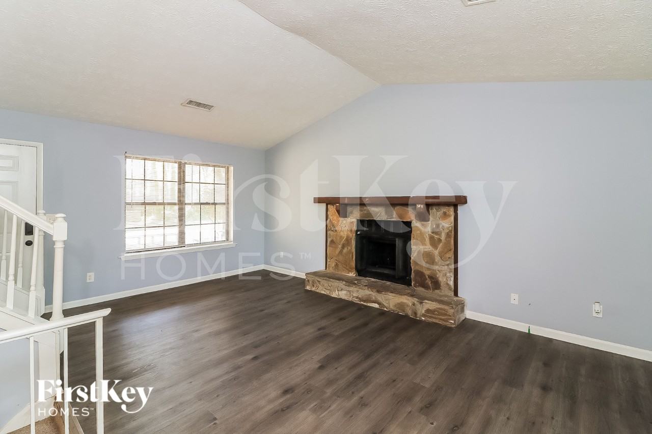 1060 Forest Path - Photo 4 of 15
