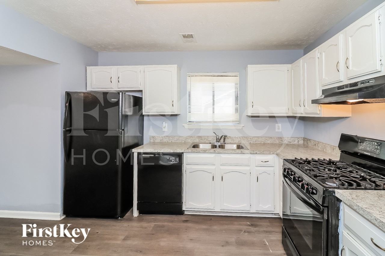 1060 Forest Path - Photo 7 of 15