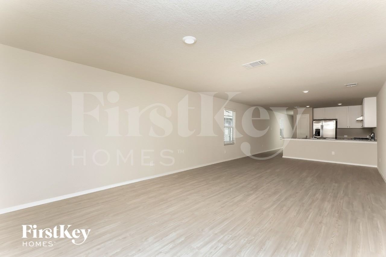 10610 Varmus Dr - Photo 4 of 16