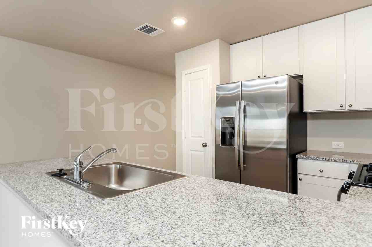 10610 Varmus Dr - Photo 6 of 16
