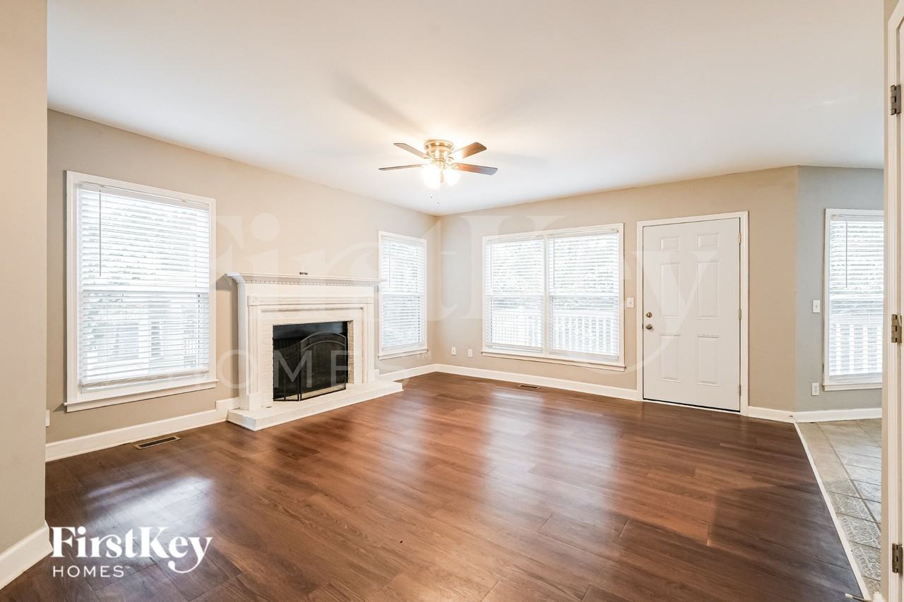 1520 Maplewood Ct - Photo 3 of 19