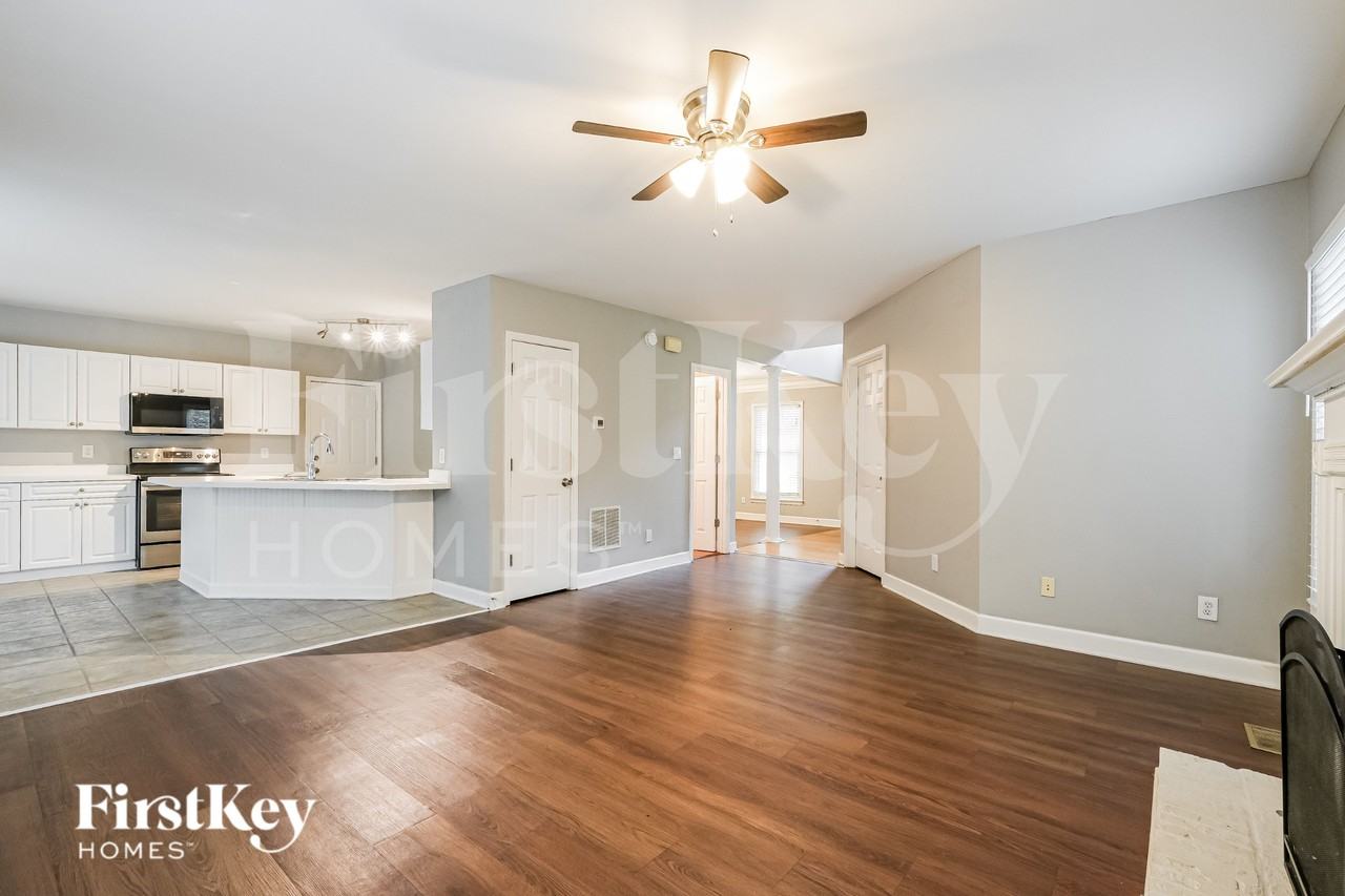 1520 Maplewood Ct - Photo 5 of 19