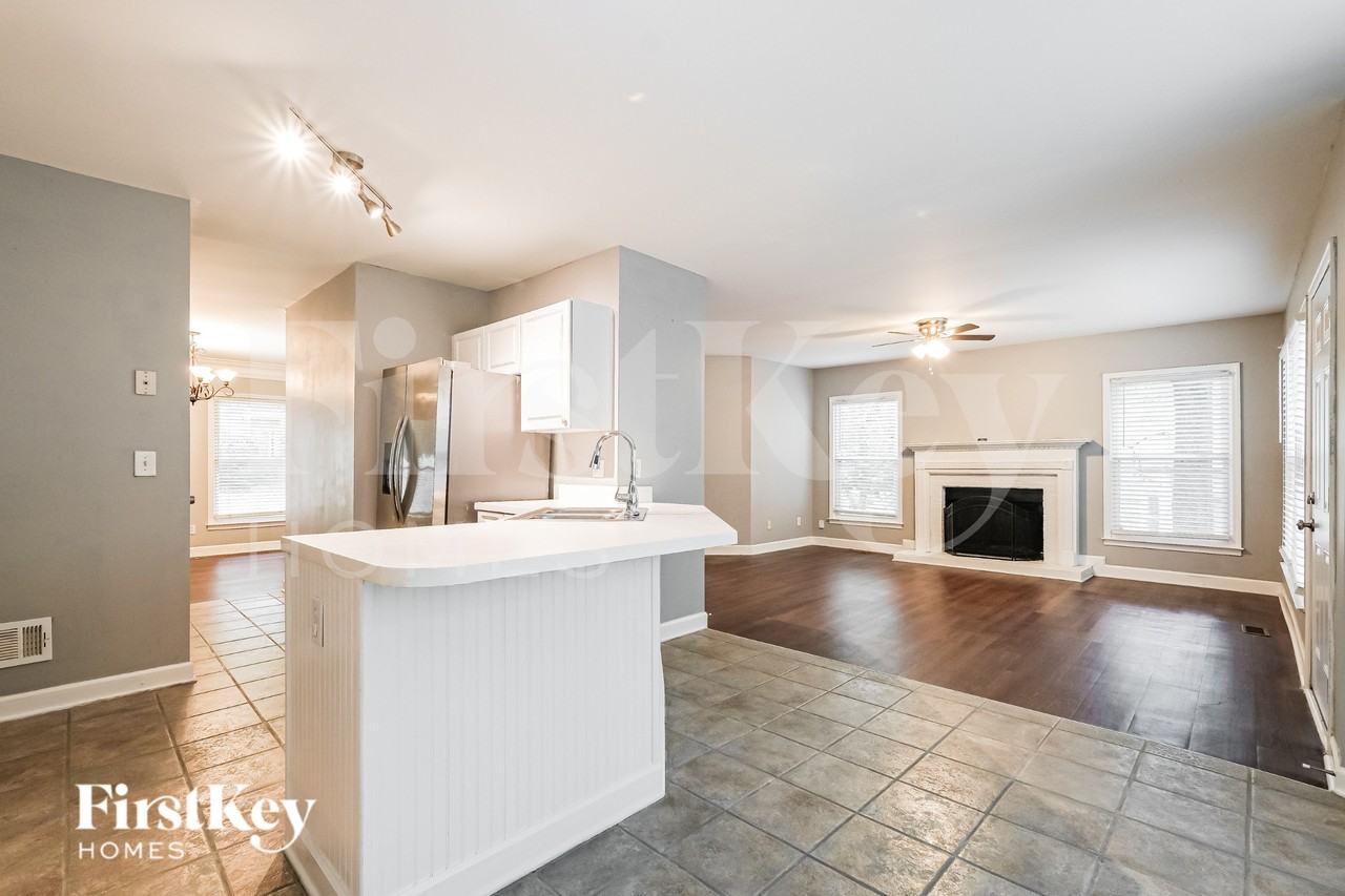 1520 Maplewood Ct - Photo 6 of 19