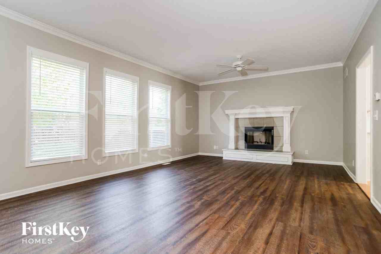 16036 S Avalon St - Photo 3 of 15