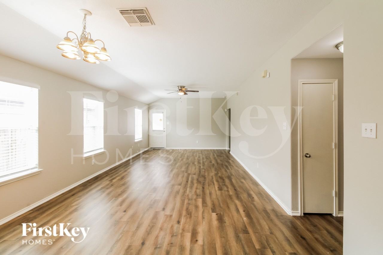 3519 Apache Meadows Dr - Photo 3 of 16