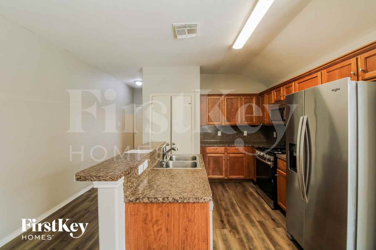 3519 Apache Meadows Dr - Photo 4 of 16