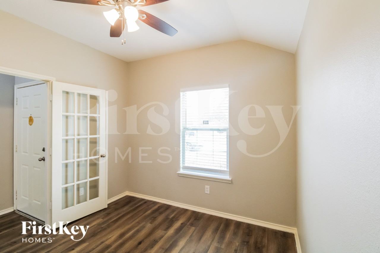 3519 Apache Meadows Dr - Photo 5 of 16