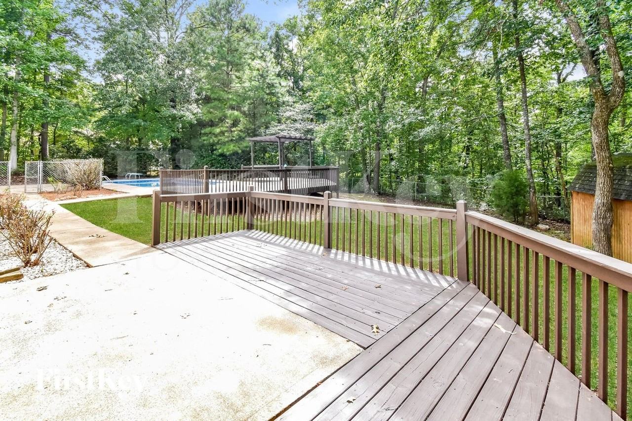 5785 Shoal Creek Dr - Photo 7 of 15